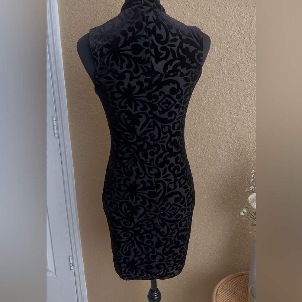 Aqua Black Patterned Midi Dress
Size M - Picture 4 of 9